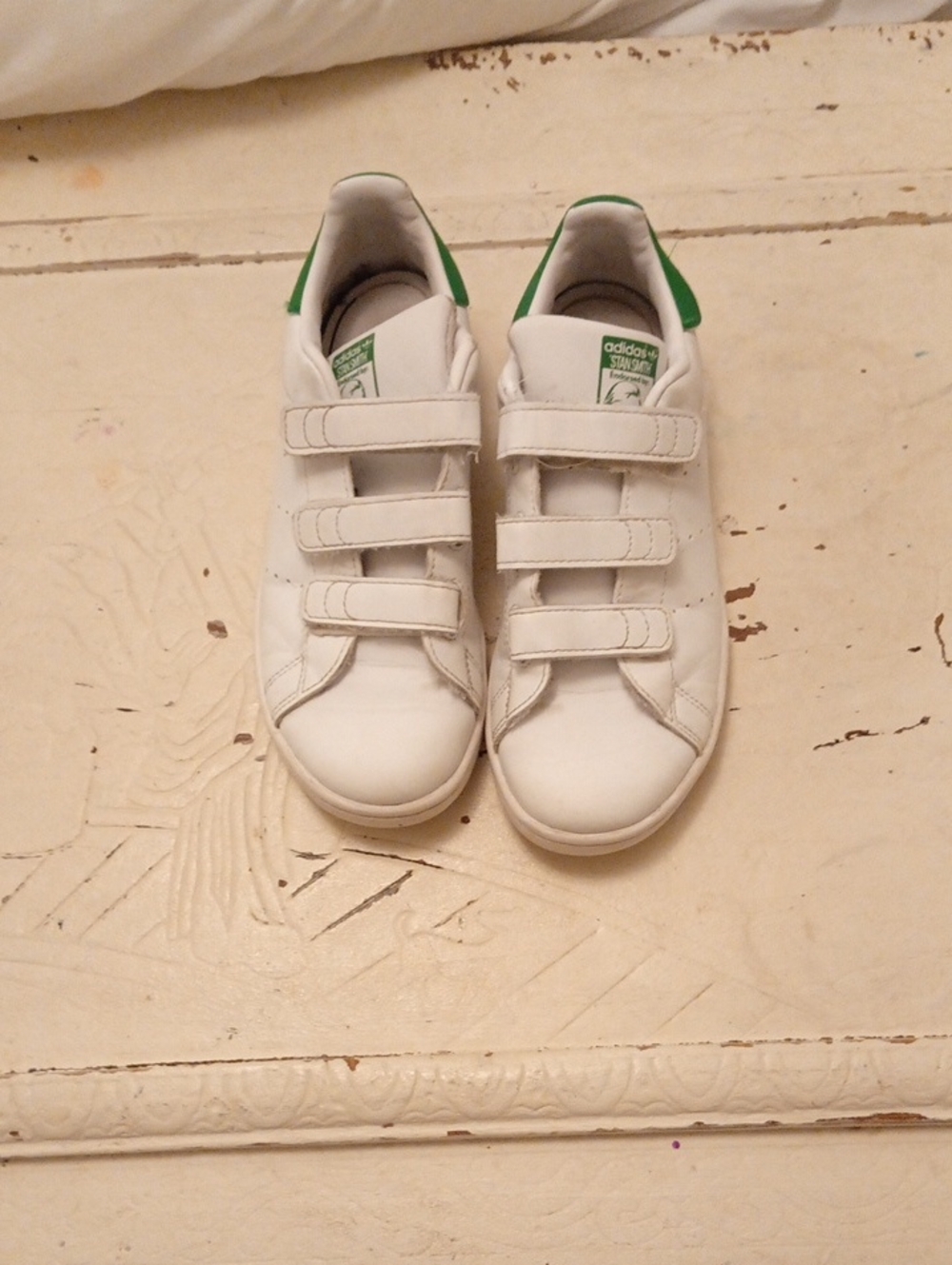 adidas Kids White Sneakers with Green Heel Accent and Velcro Straps